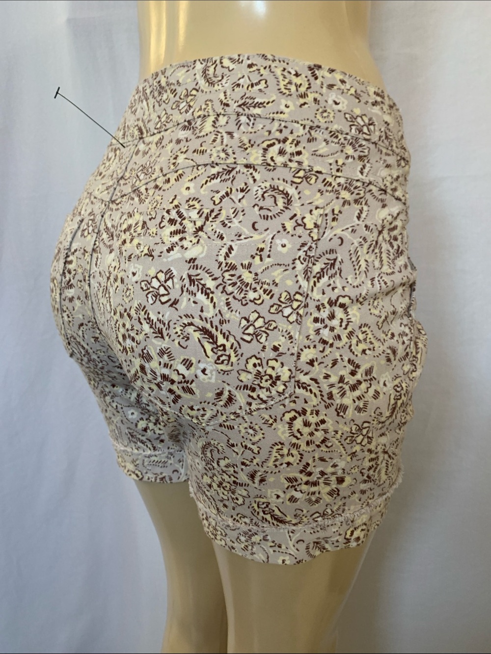 DEMOCRACY Jeans Floral Print High-Waist Shorts in Cream & Brown Size 6 NWOT